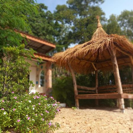 Sabai Sabai Beach Bungalows Koh Phayam Kamer foto